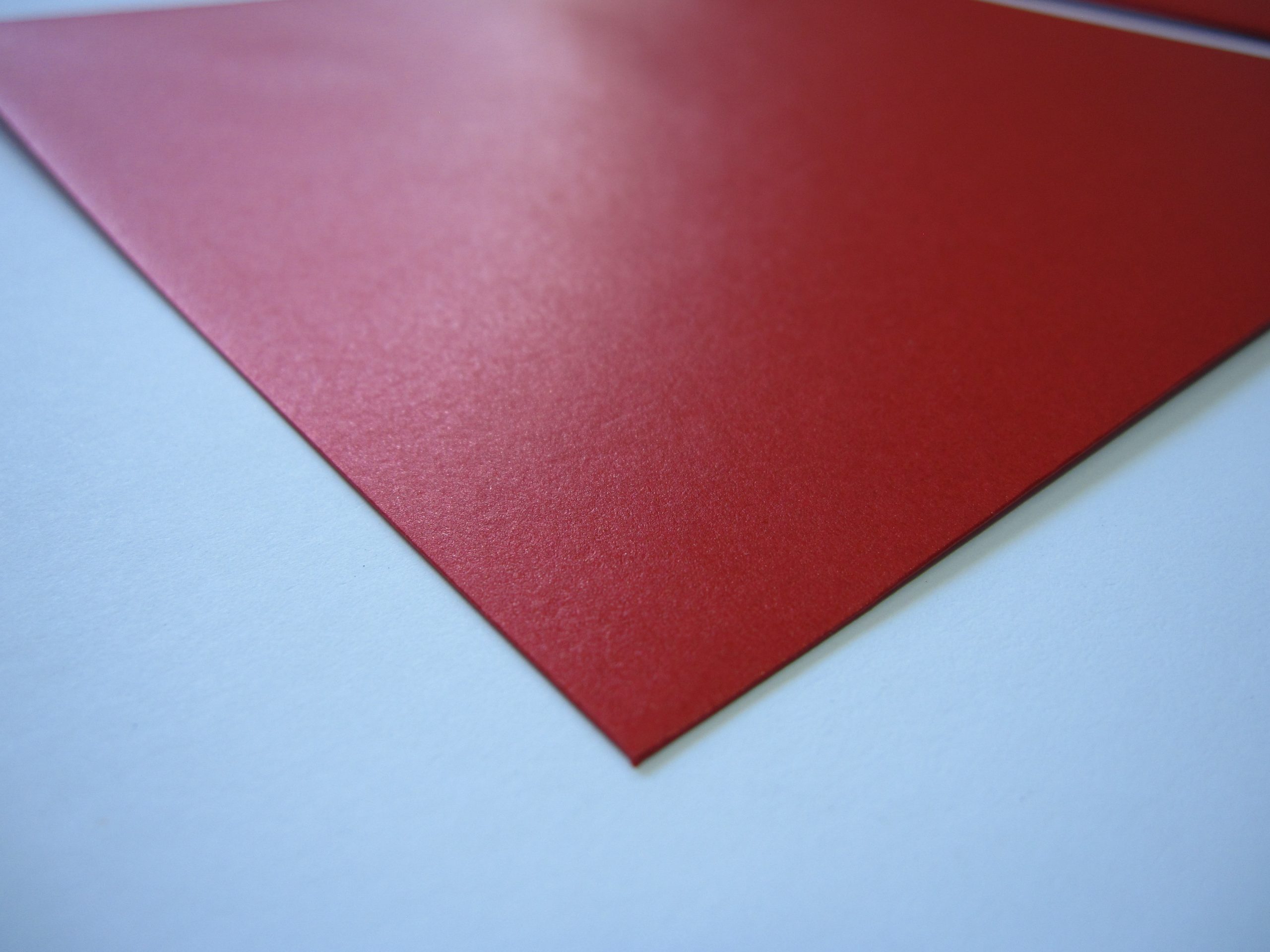 IRIDISCENTE ROJO (RED FEVER) 300 GR 72x102 - PAQUETE 100 UNID - Imagen 2