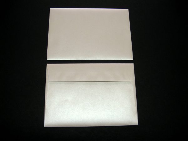 SOBRE IRISDISCENTE 162x229 PERLADO - PAQUETE 50 UNID sobre-irisdiscente-162x229-perlado-paquete