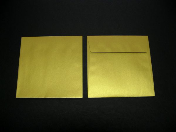 SOBRE IRISDISCENTE 170X170 ORO - PAQUETE 50 UNID sobre-irisdiscente-170x170-oro-paquete